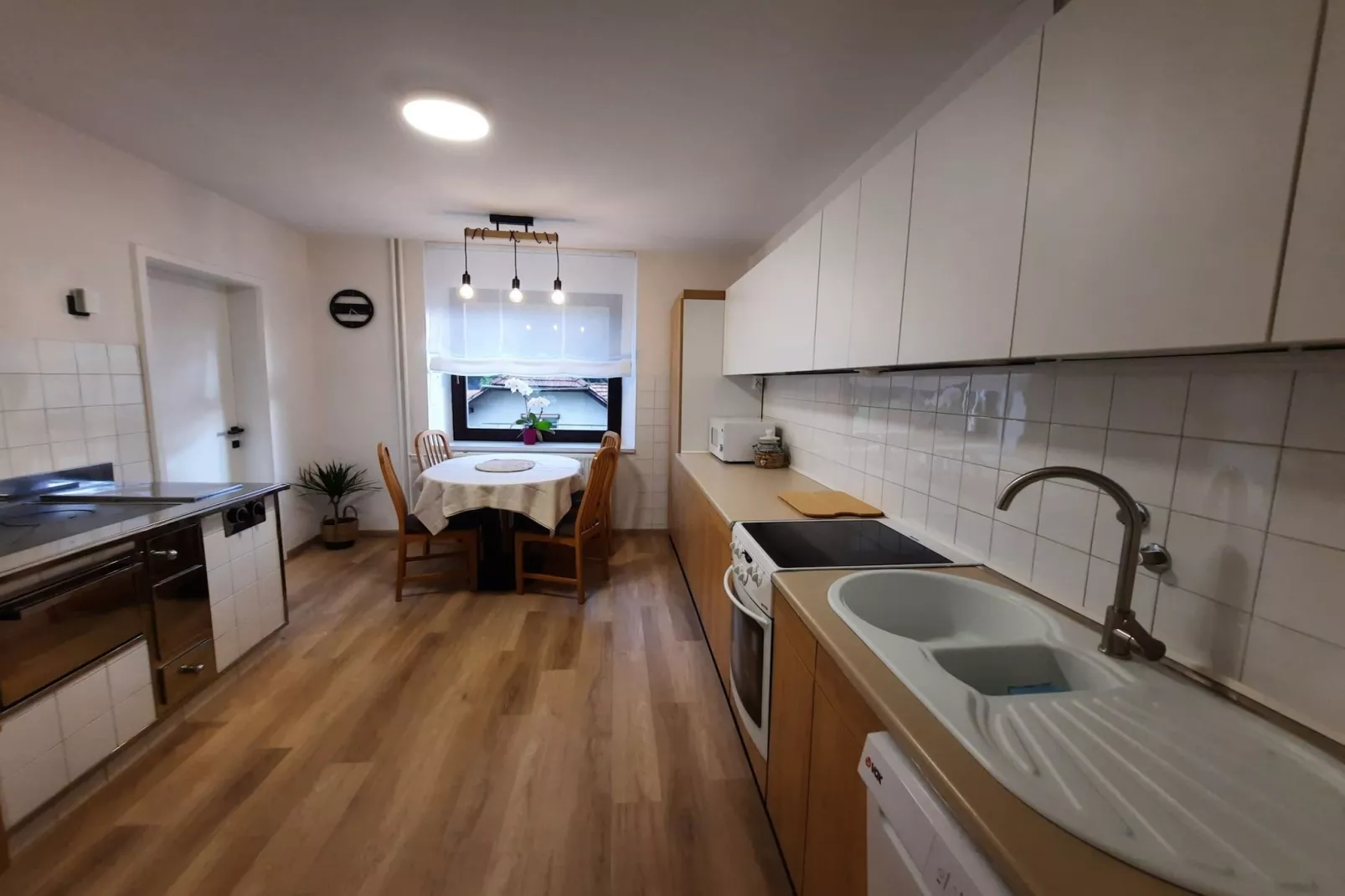 Rob Picturesque and Cozy Apartment with Balcony - Two Bedroom Apartment with Balcony