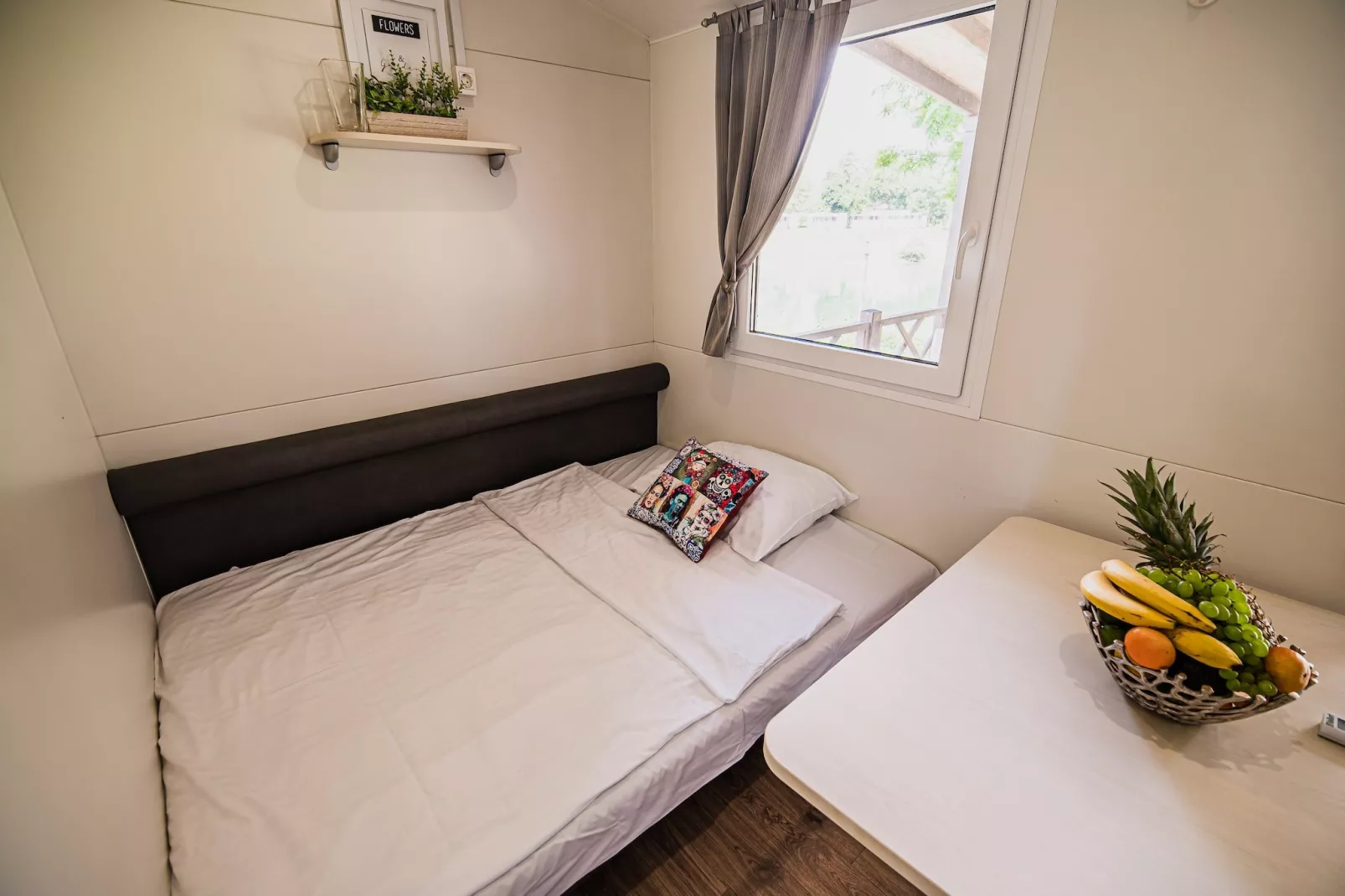 Waterside Retreat Mobile Homes with Thermal Riviera Tickets - One Bedroom Mobile Home with Lake View (owner 4)