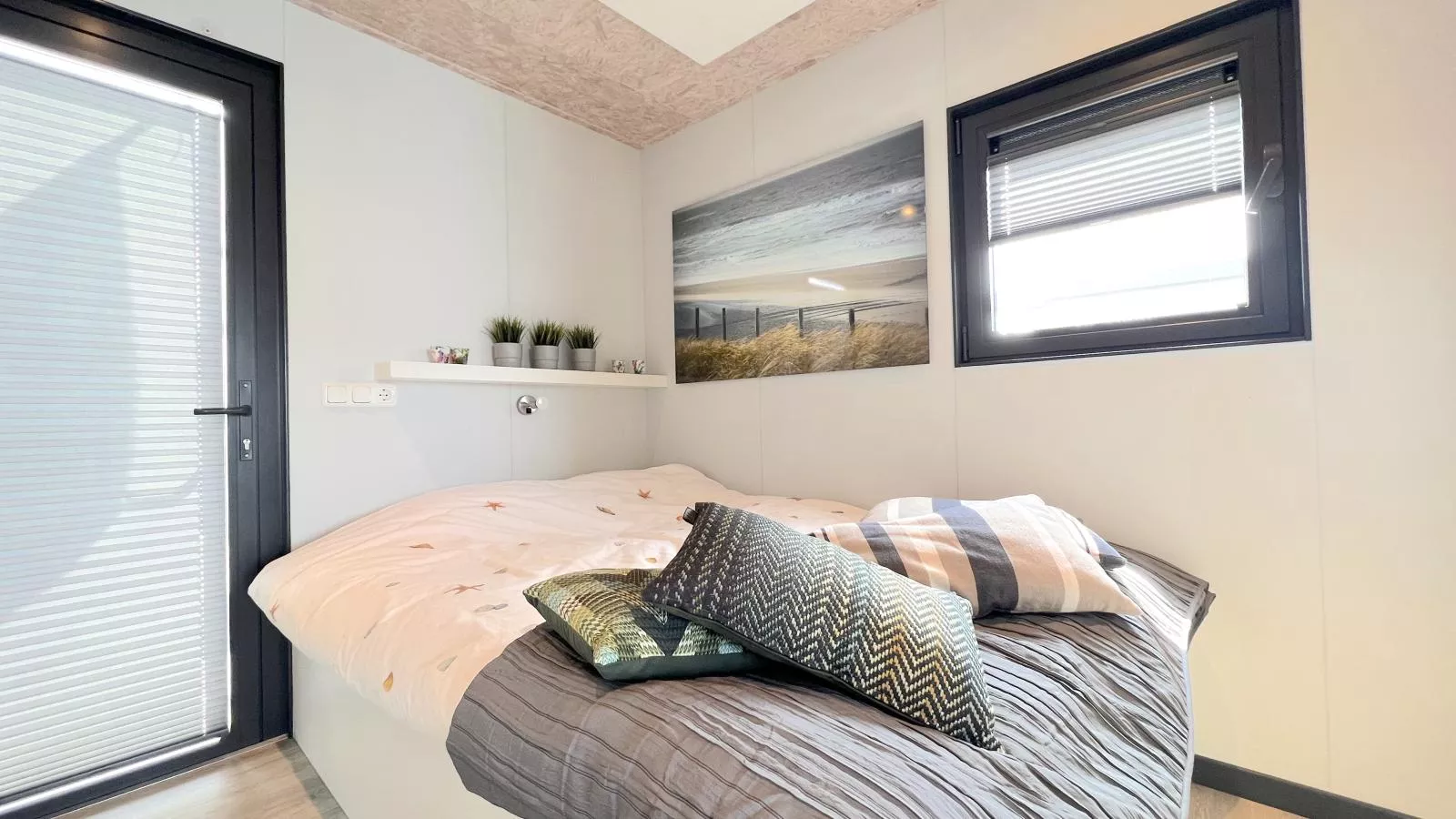 Jopies Houseboat-Bedroom