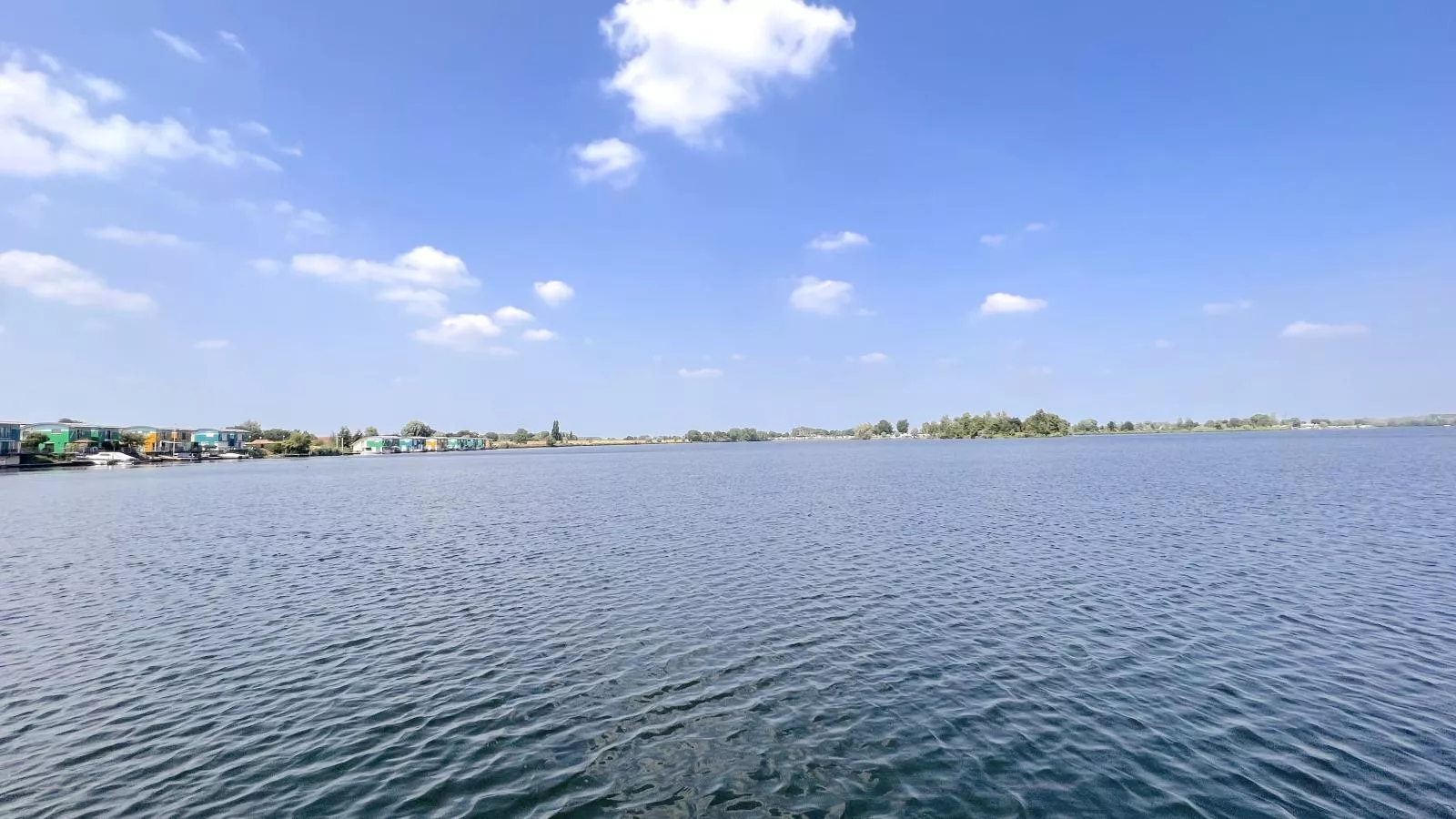 Jopies Houseboat-View summer