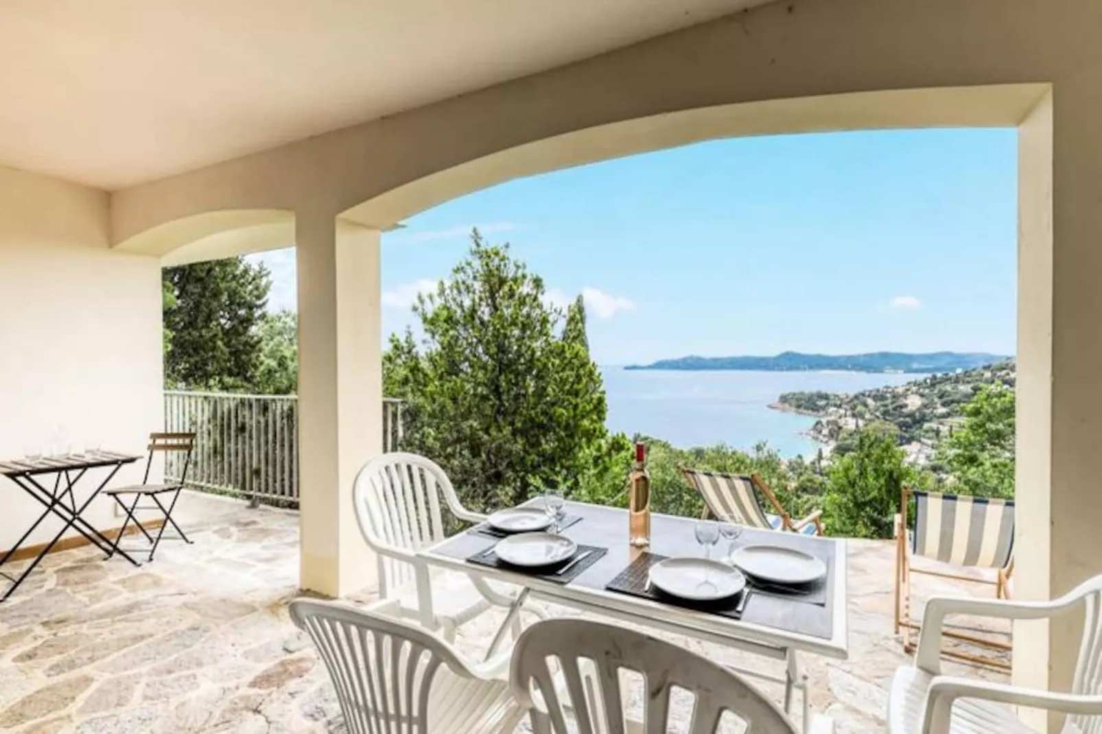 Résidence T2 Lumineux Avec Terrasse Et Vue Mer &ndash; Le Lavandou, Aiguebelle