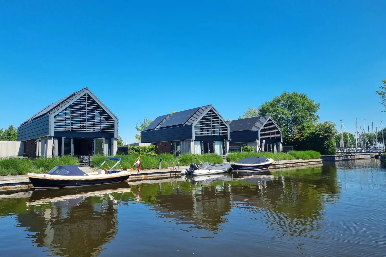 Watervilla Santjin-Exterior in summer