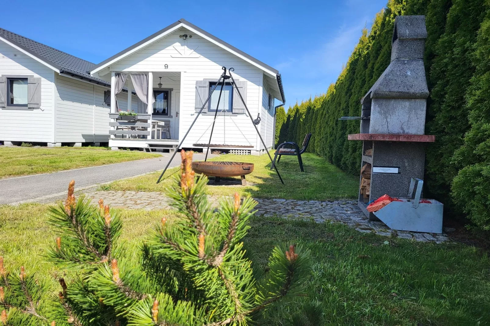 Domki wakacyjne w Gąskach-Gardens in summer