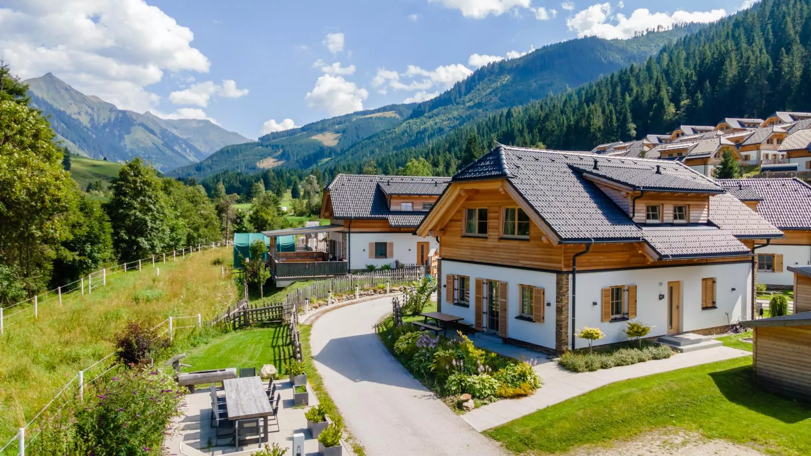 Donnersbach Lodge-Exterior in summer