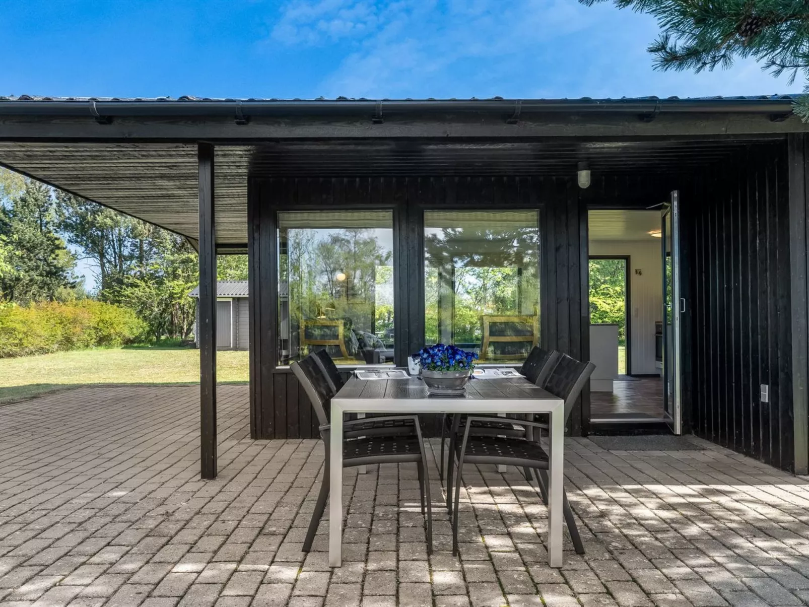 "Lars" - 250m from the sea