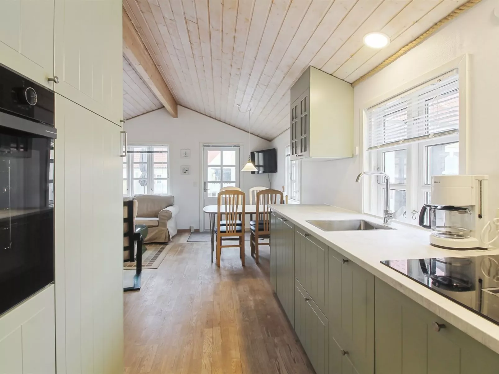 "Fritzy" - 75m from the sea