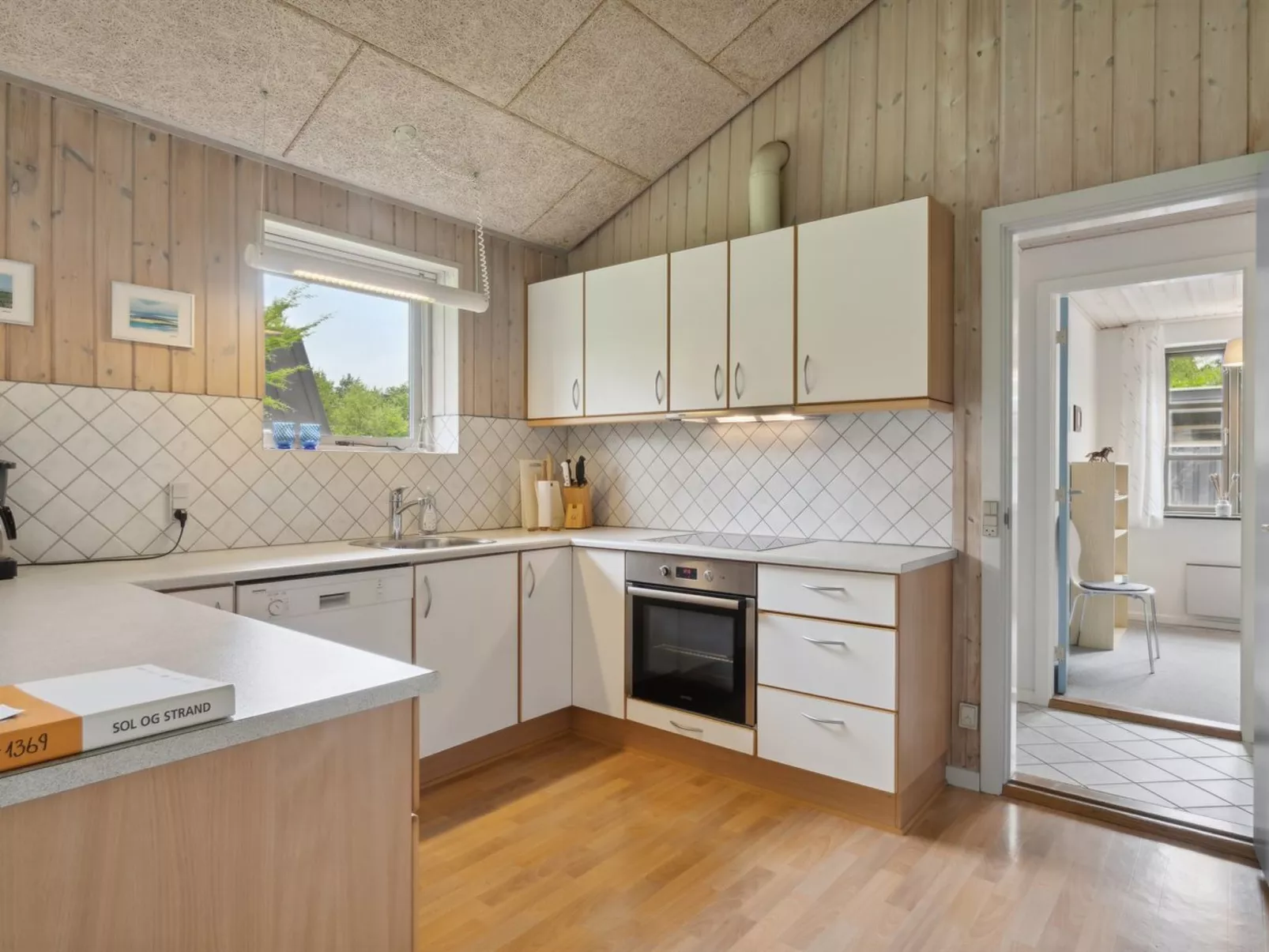 "Henny" - 1.5km from the sea