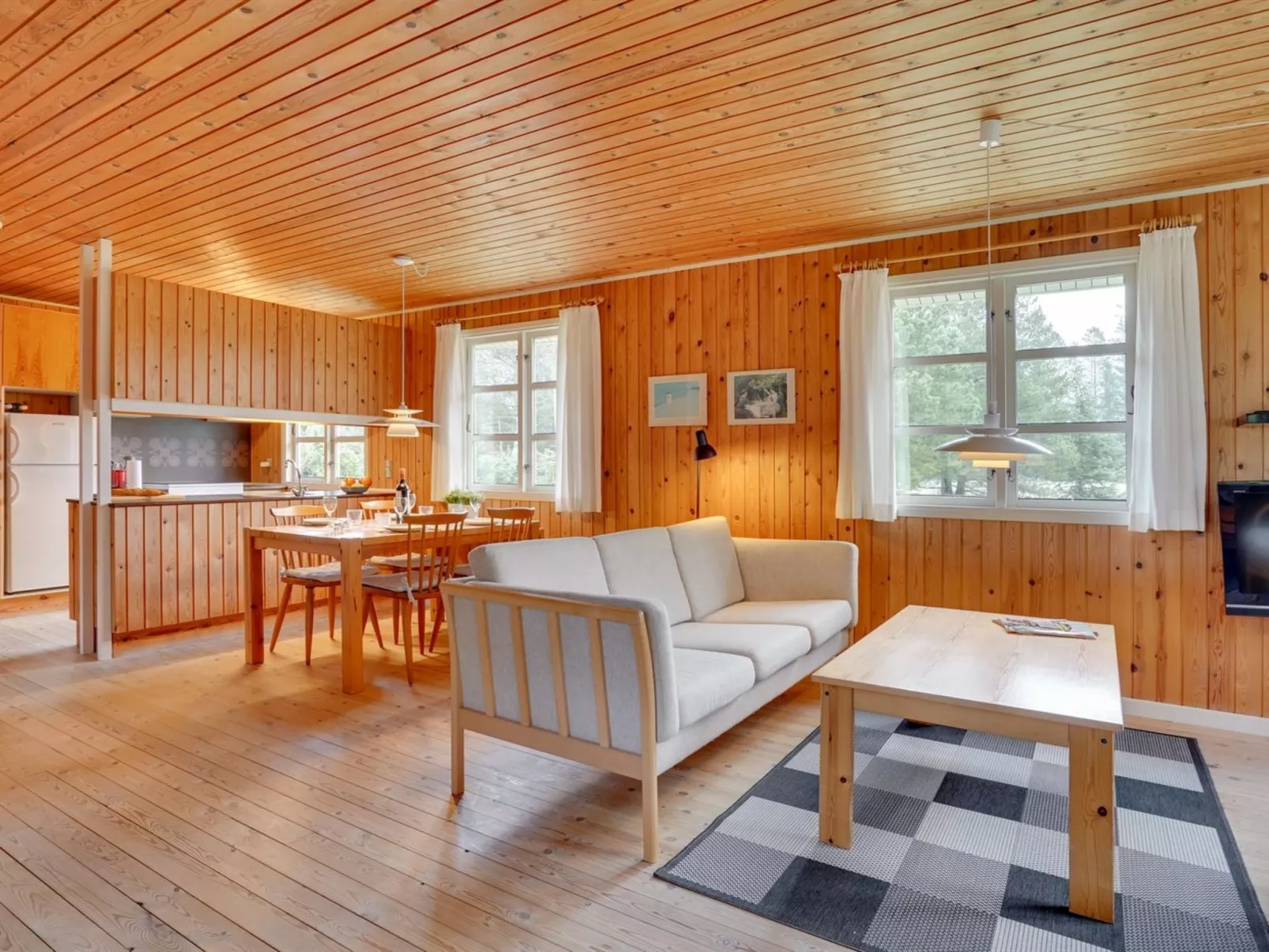 "Gizelle" - 1.5km from the sea