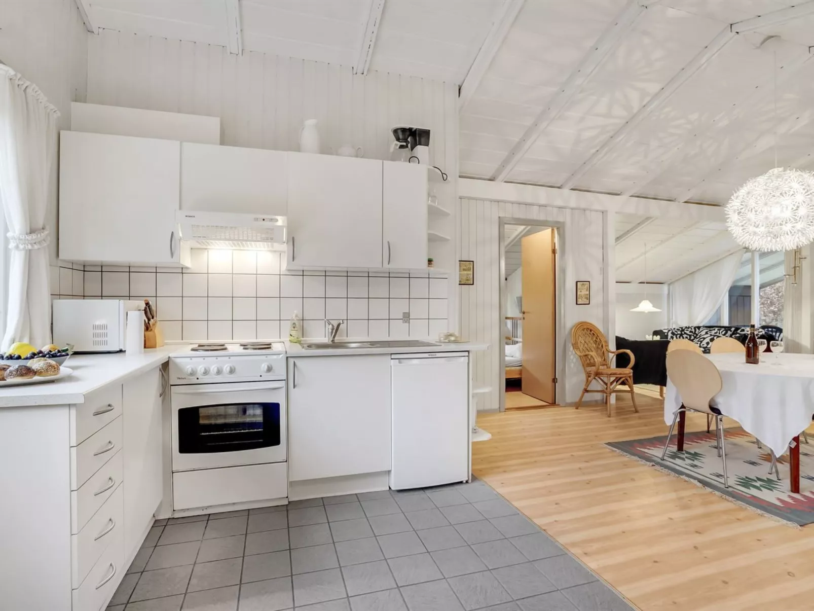 "Hardy" - 30km from the sea