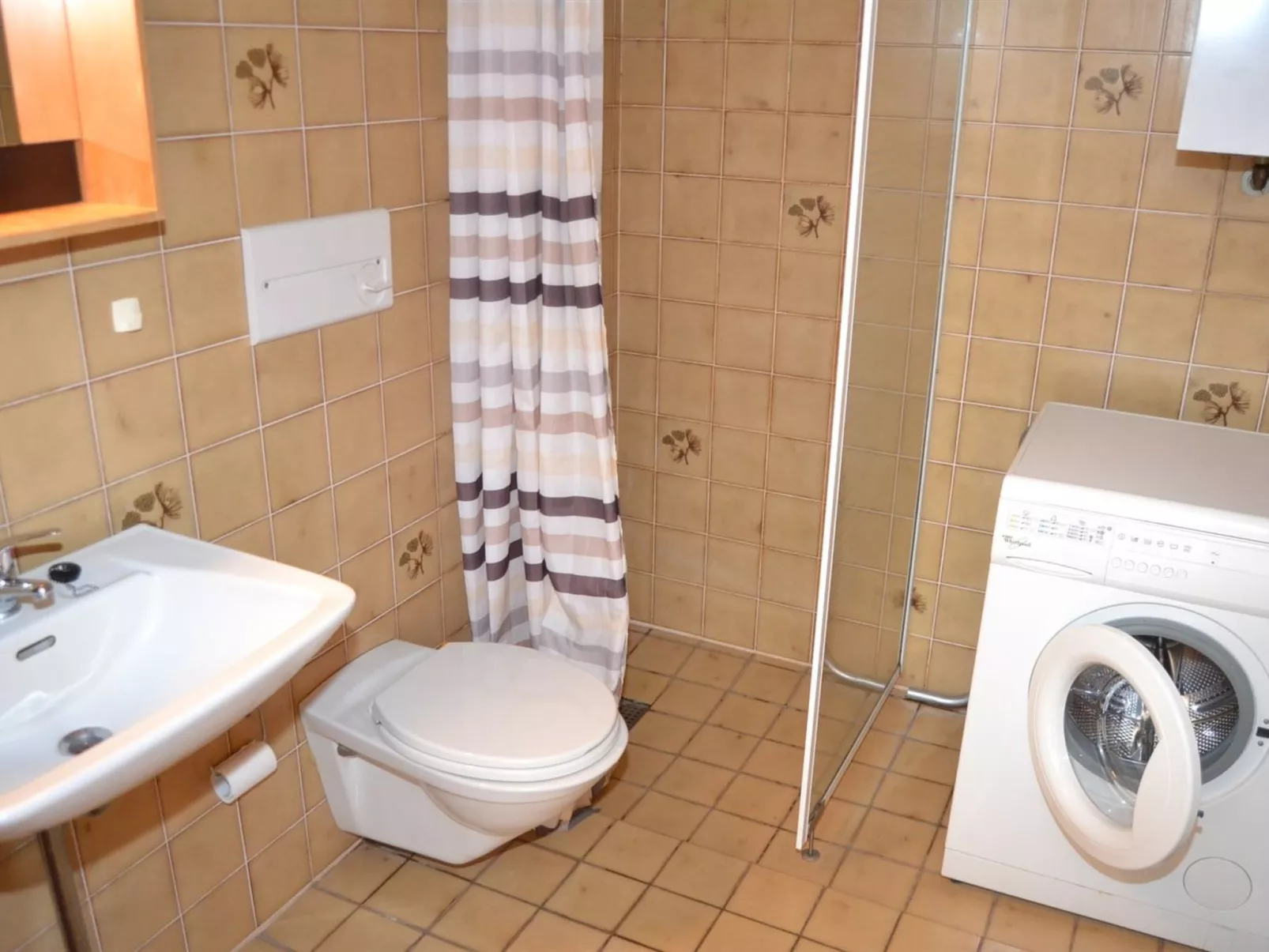 "Ester" - 2.3km from the sea