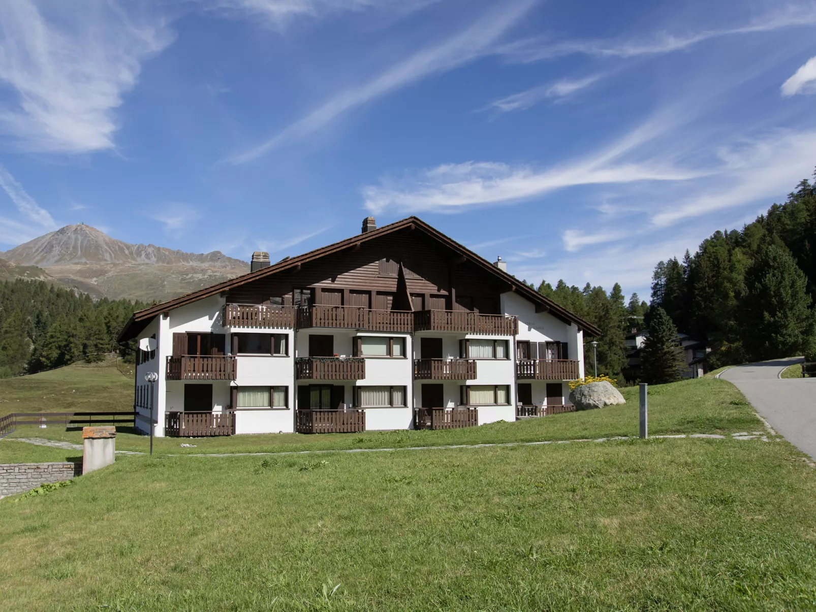 Chesa Linaria-Draußen