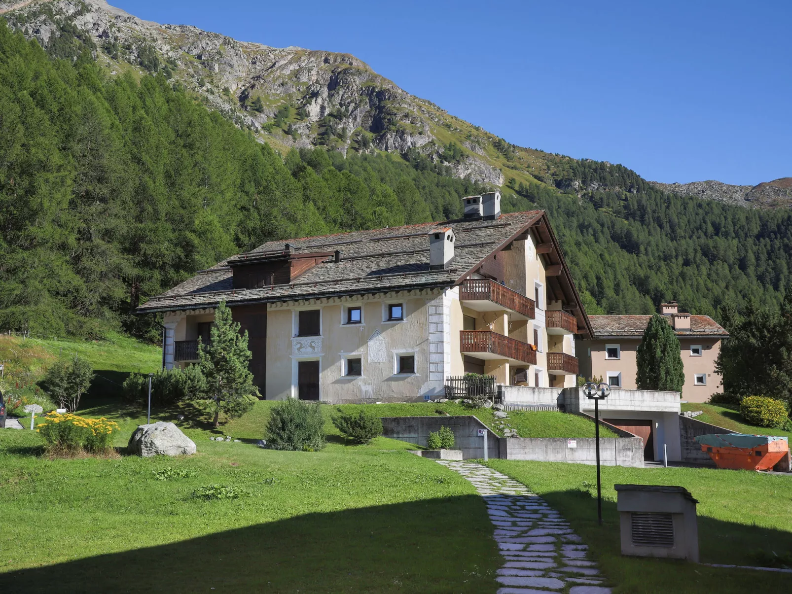 Chesa La Sajetta 12-Outside