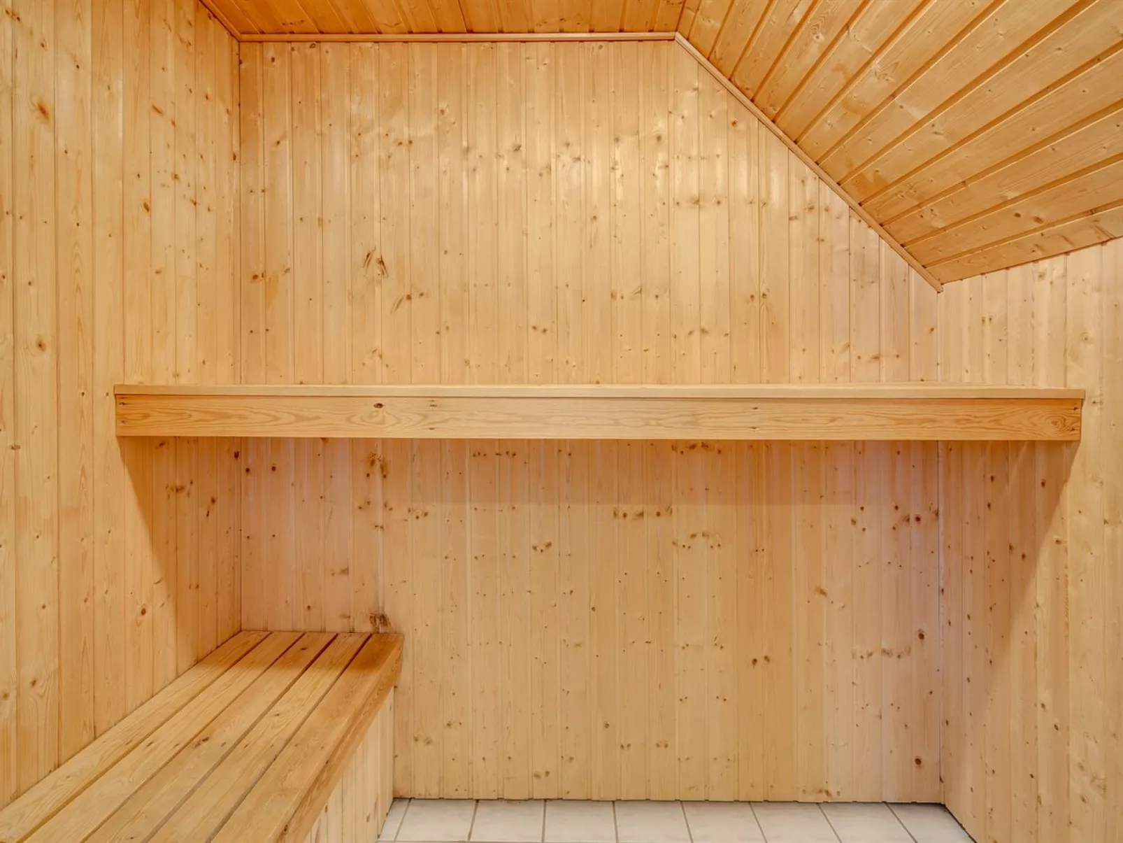 "Taralyn" - 1.3km from the sea