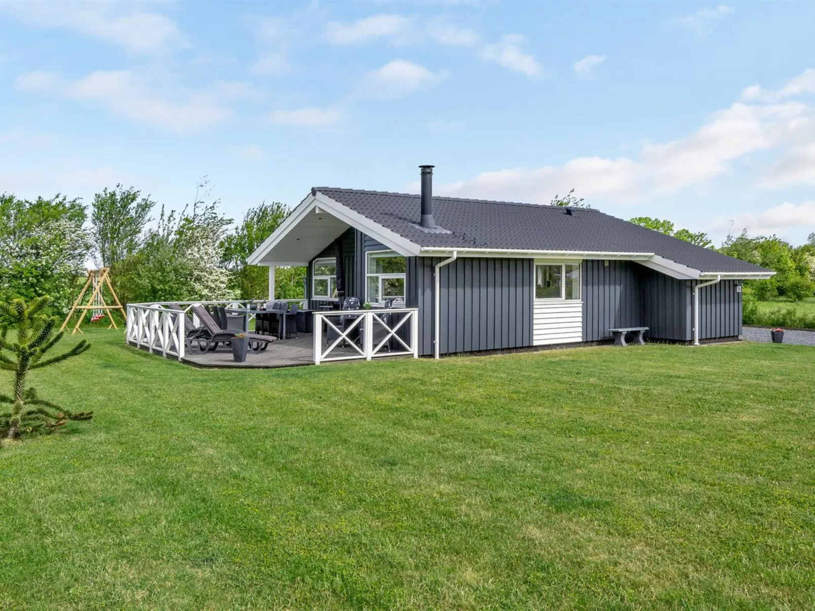 "Gustava" - 700m from the sea