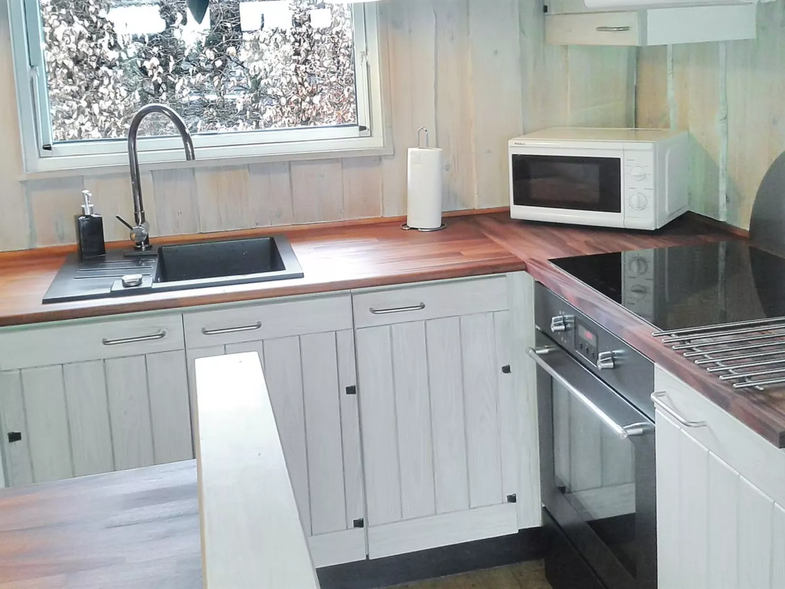 "Sporgh" - 100m from the sea