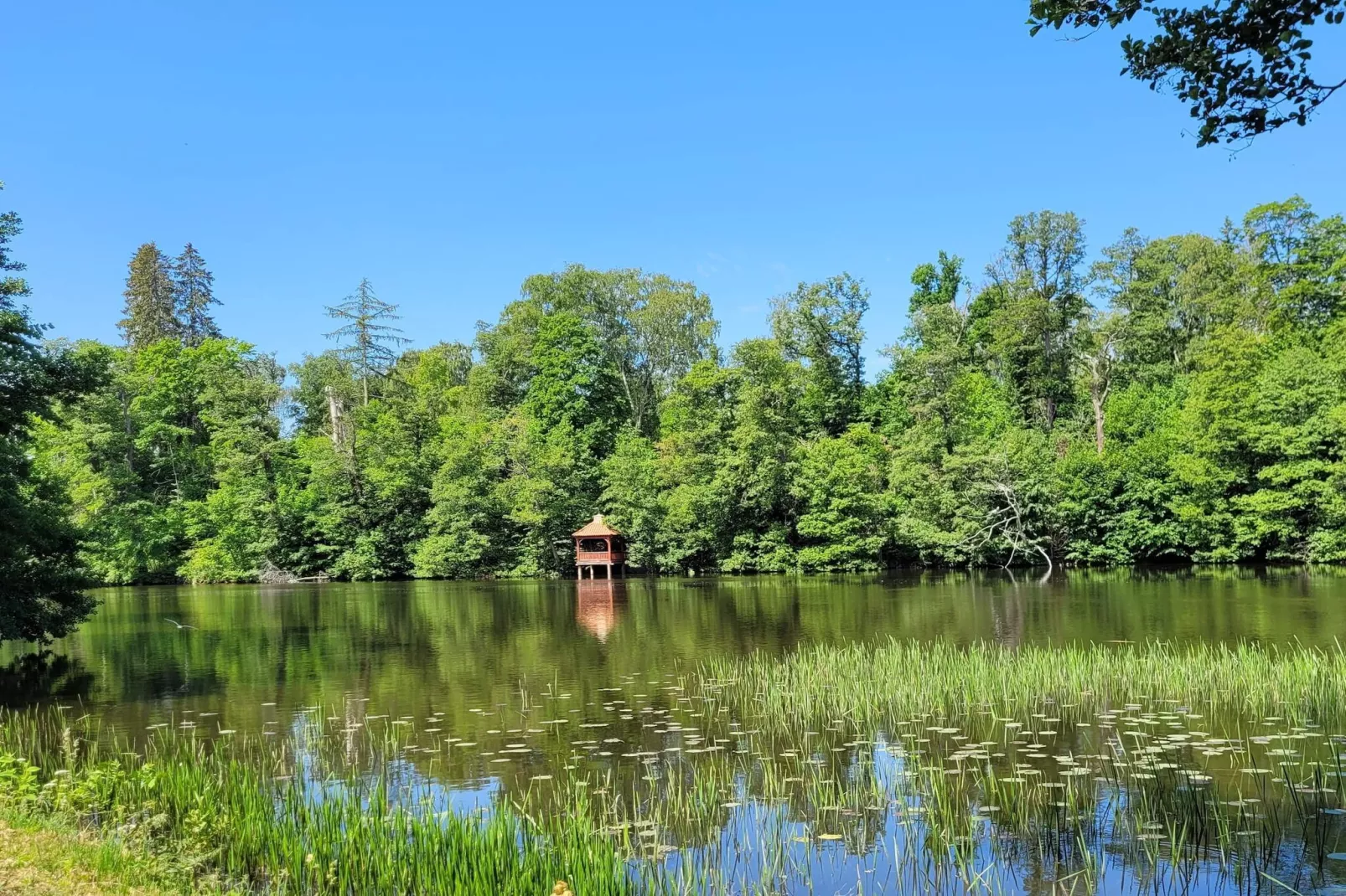 Gîte avec jacuzzi à Rejmyre-Vue sur l'eau