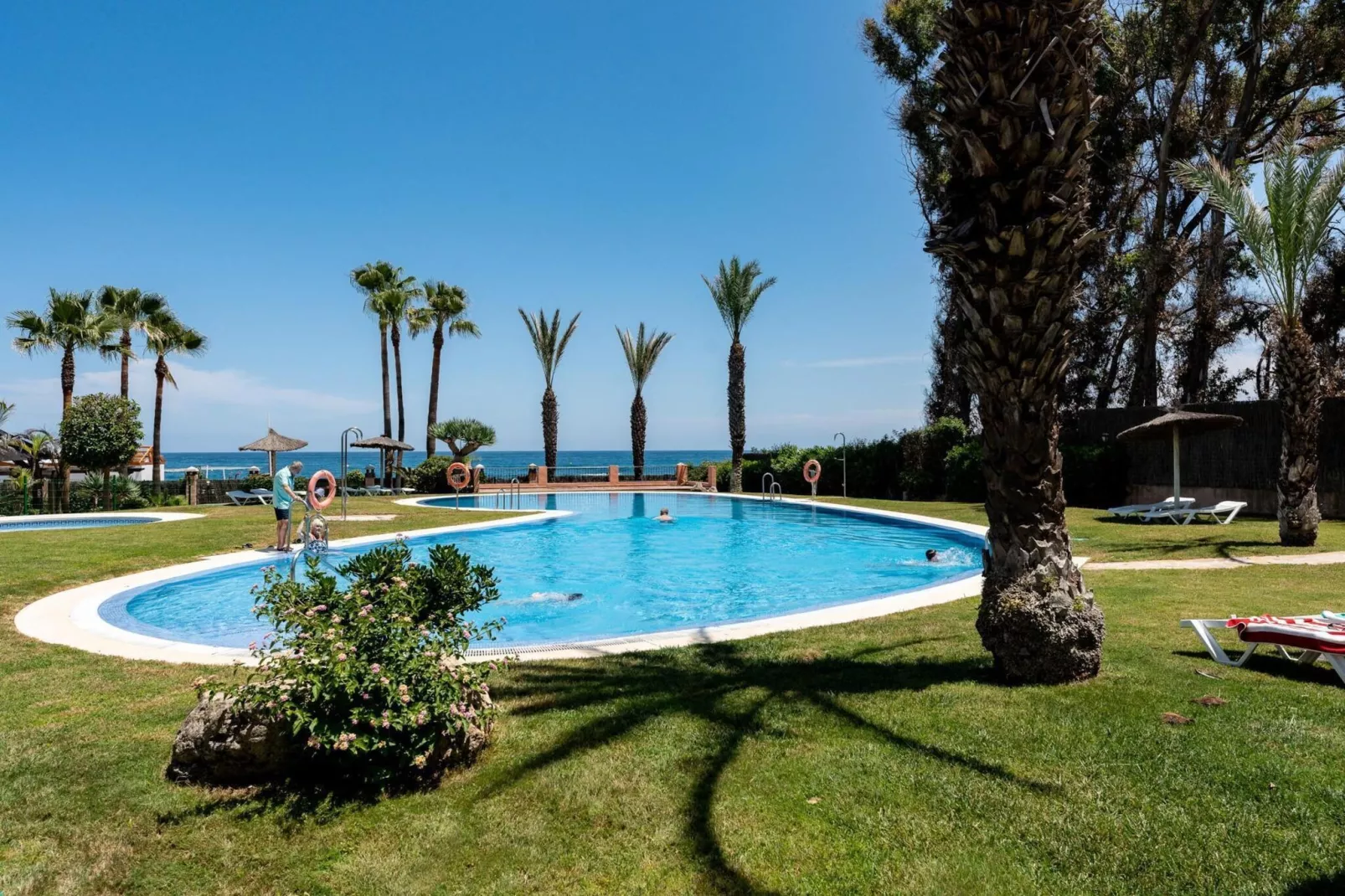 CT 240 - Beachfront Apartment -Don Juan Manilva