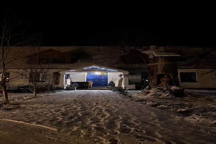 Dworek w Bełcznej-Außenbereich Winter