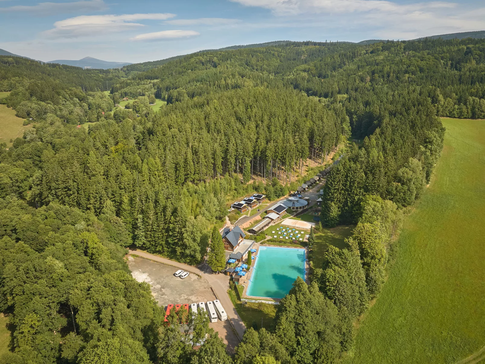 Luxe Timber Lodge & Pet Retreat-Outside