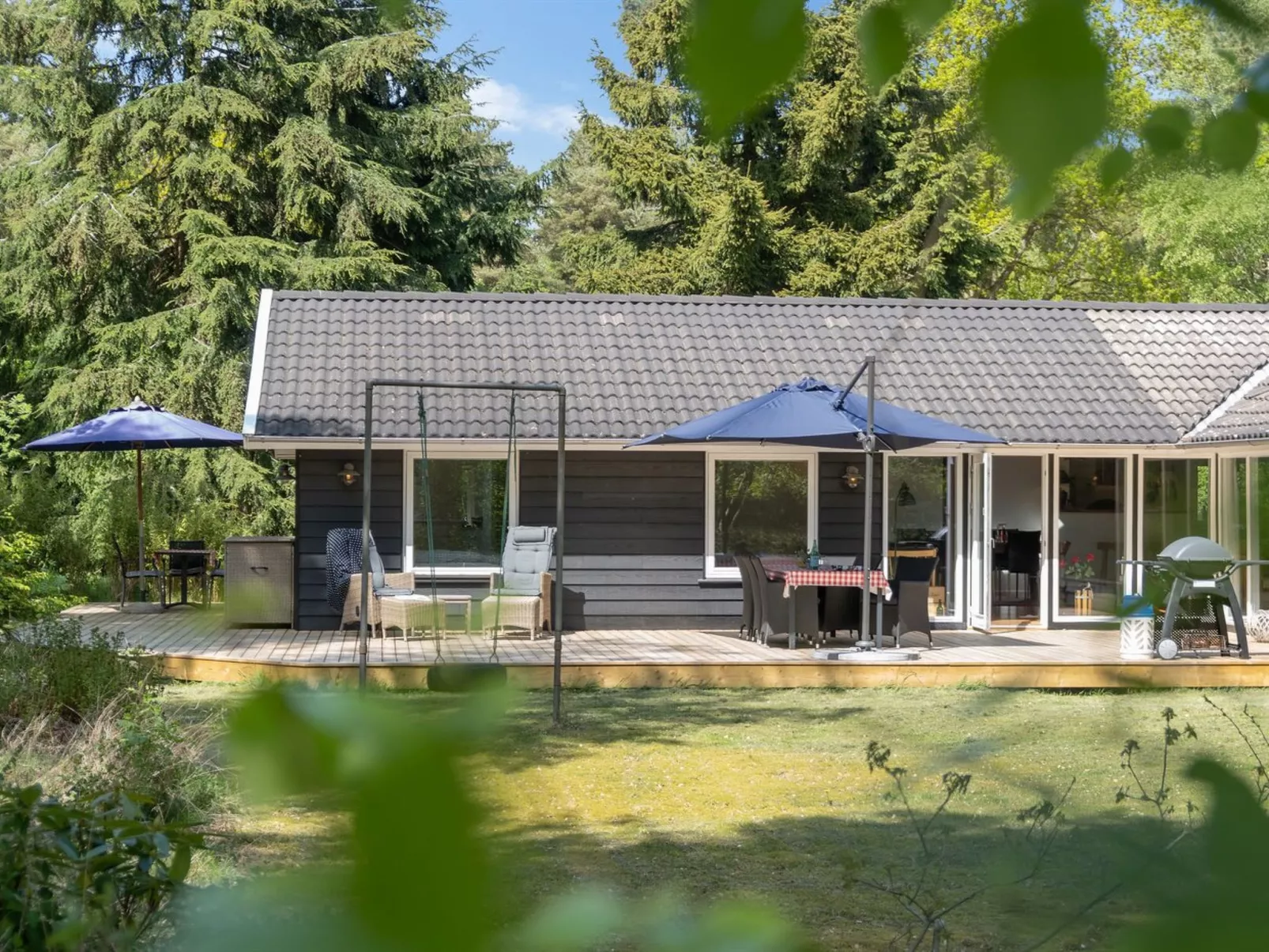 "Amina" - 1.1km from the sea