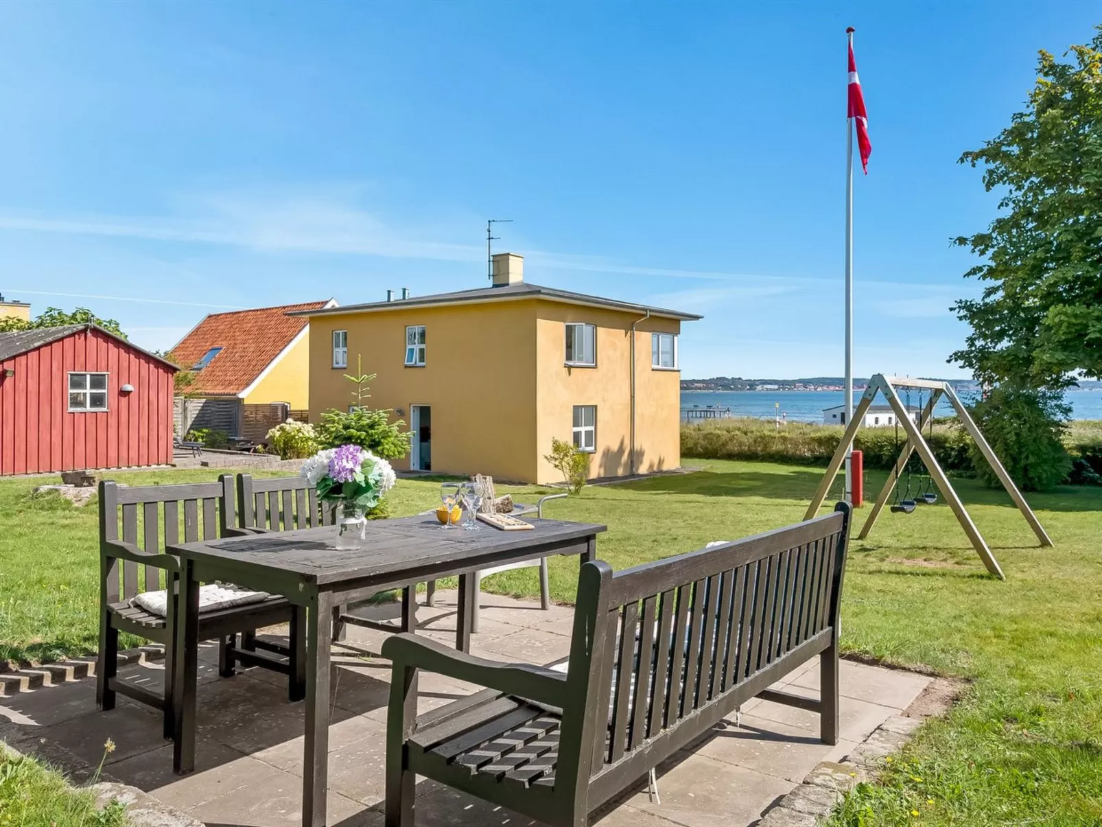 "Sira" - 25m from the sea