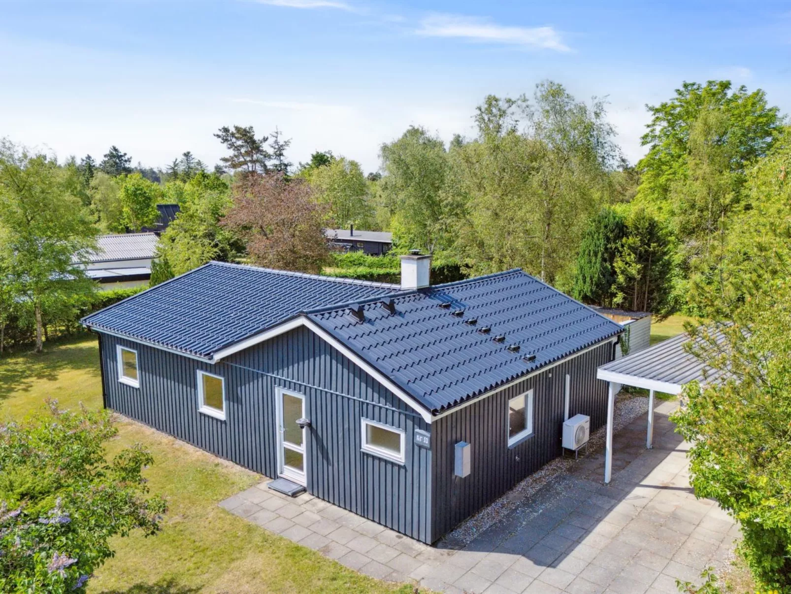 "Mani" - 1.1km from the sea