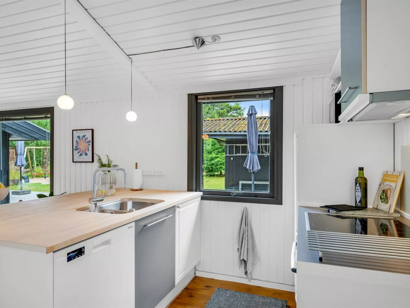 "Aleida" - 400m from the sea