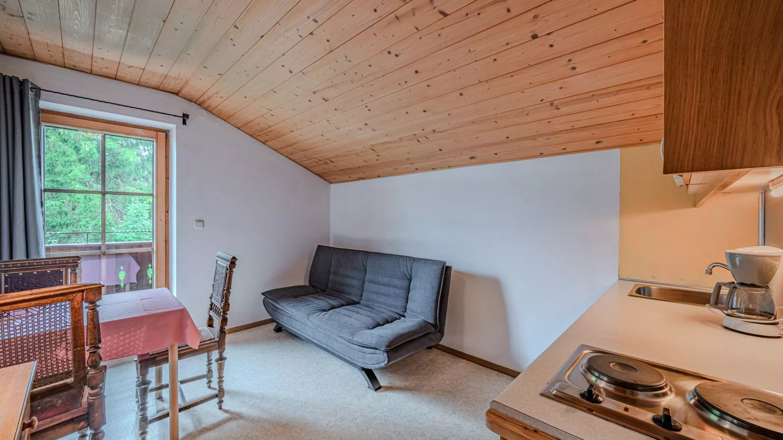 Jaklitsch 1-Living room