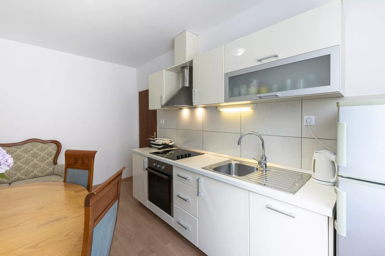 Guest House Rooms Rose- Comfort Double Room with Balcony and Sea View