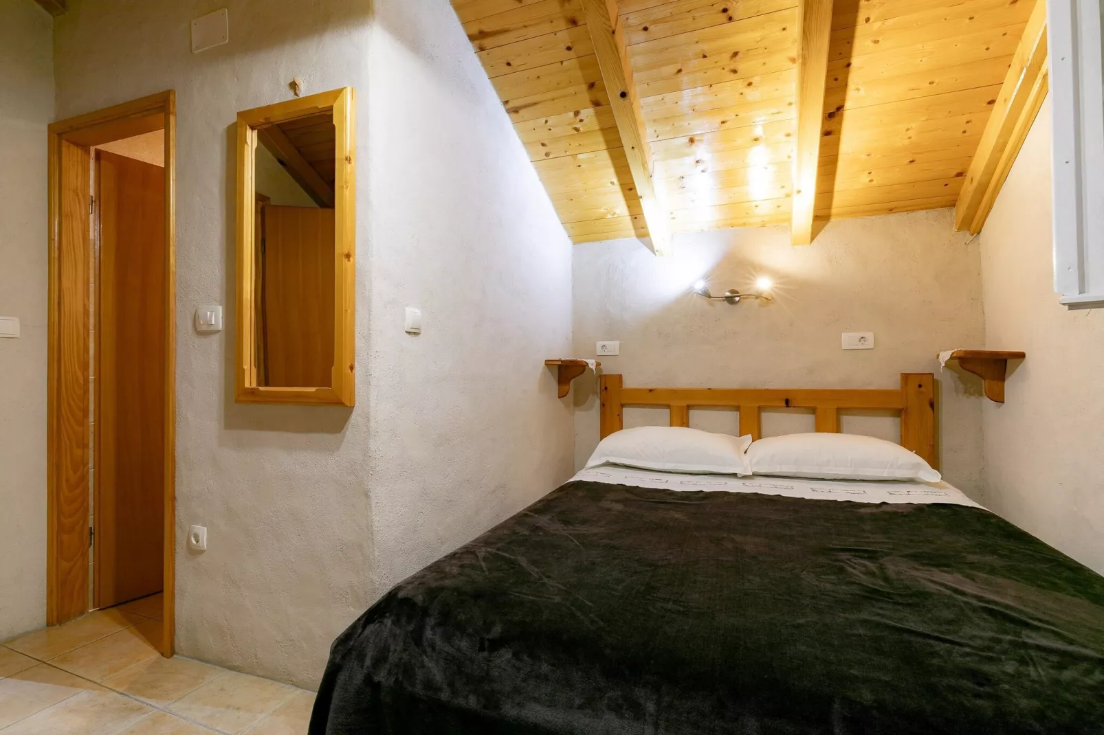 Stone House Harmony - One Bedroom Apartment with Patio and Garden View ( 1 )-Schlafzimmer