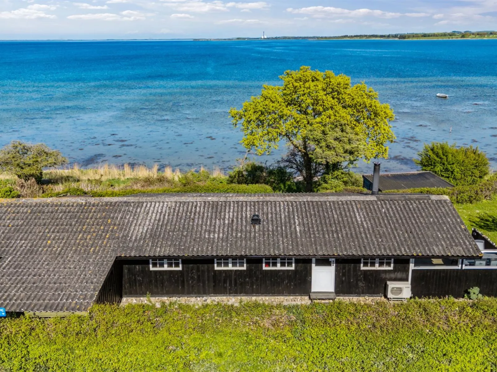 "Titta" - 10m to the fjord