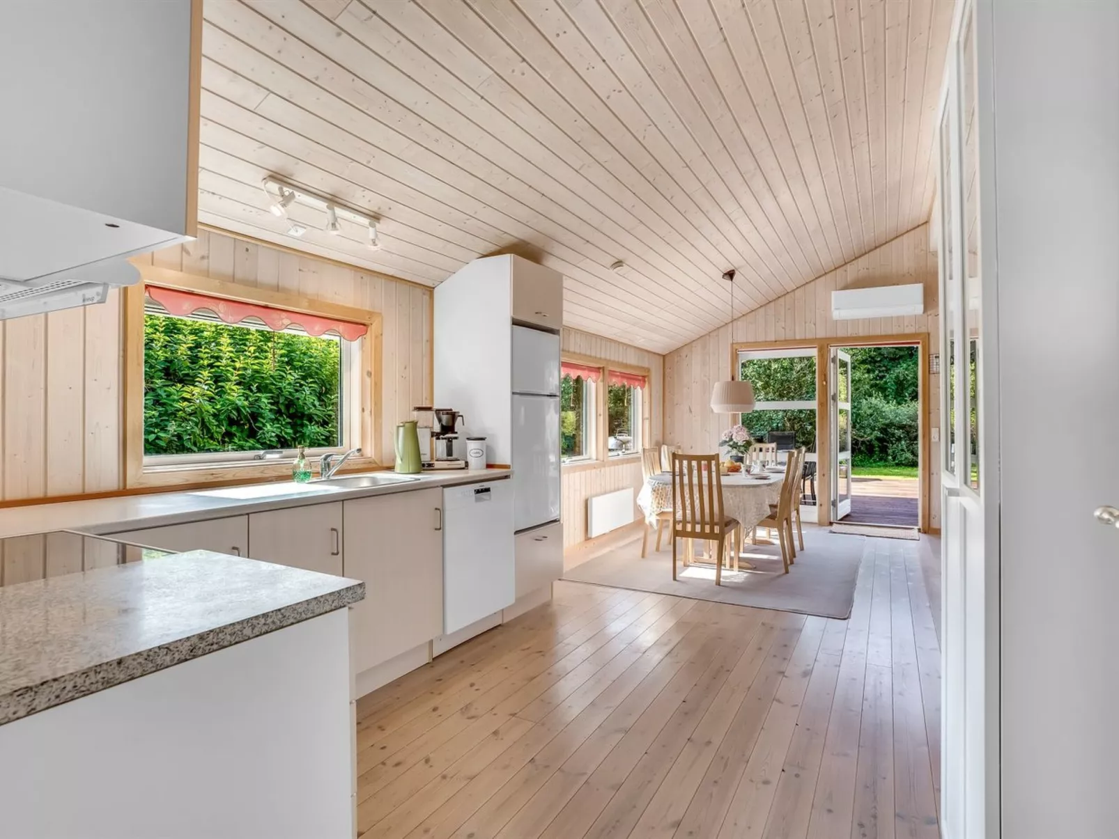 "Arnsten" - 900m from the sea