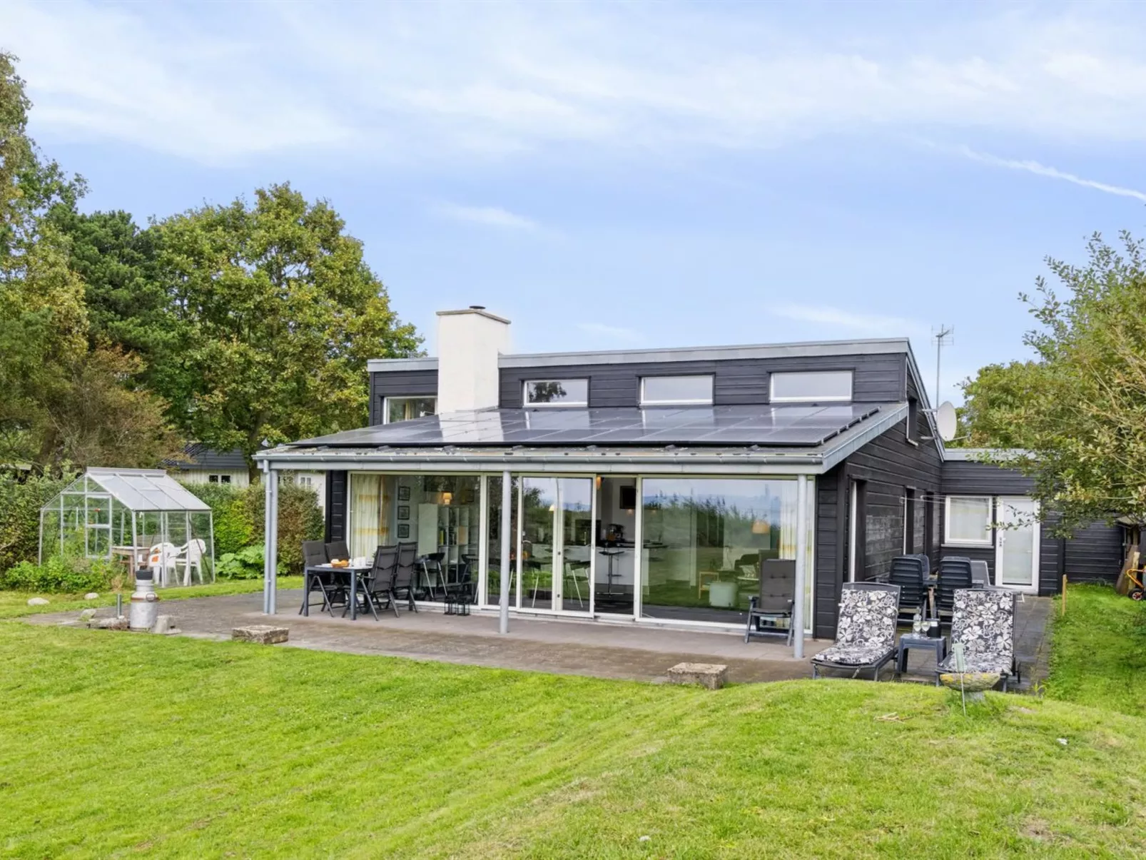 "Nilson" - 50m from the sea