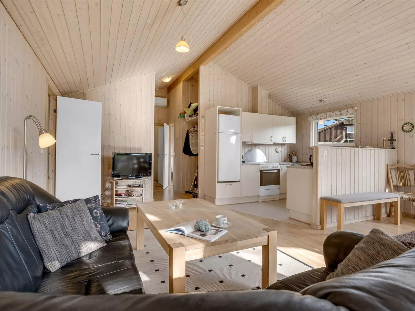 "Thala" - 35m from the sea