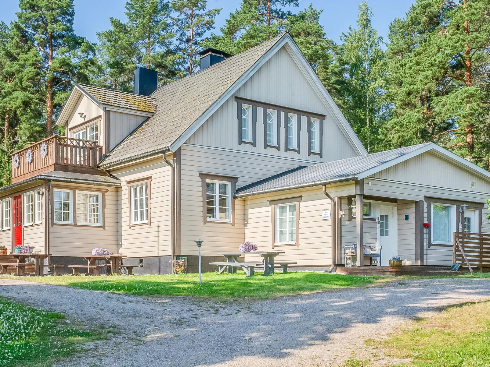 Päätalo, mökkilomat ja perhejuhlat