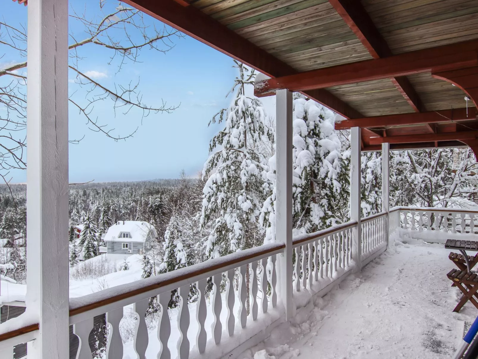 Aurinkoalppi 11a paritalon yläkerta