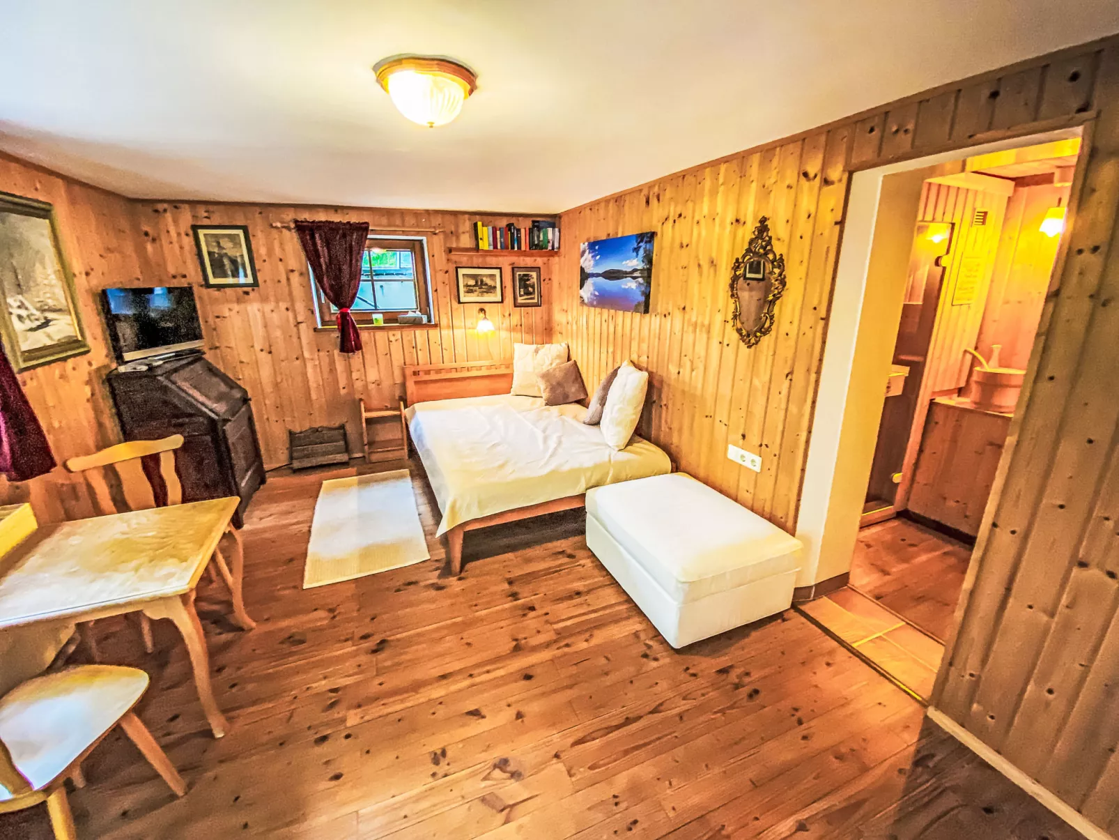 Black Forest Hideaway-Drinnen