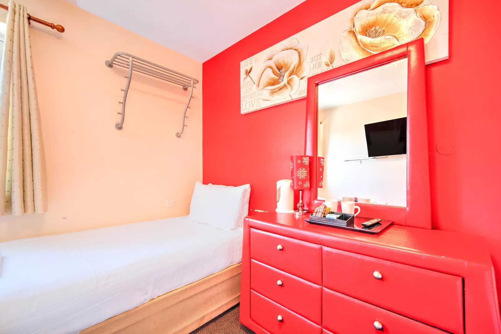 GO2 Gloucester Hotel by OYO  Twin Room-Schlafzimmer