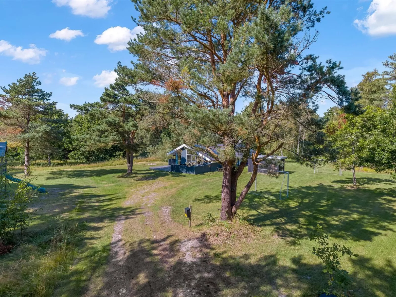 "Rathulf" - 700m from the sea