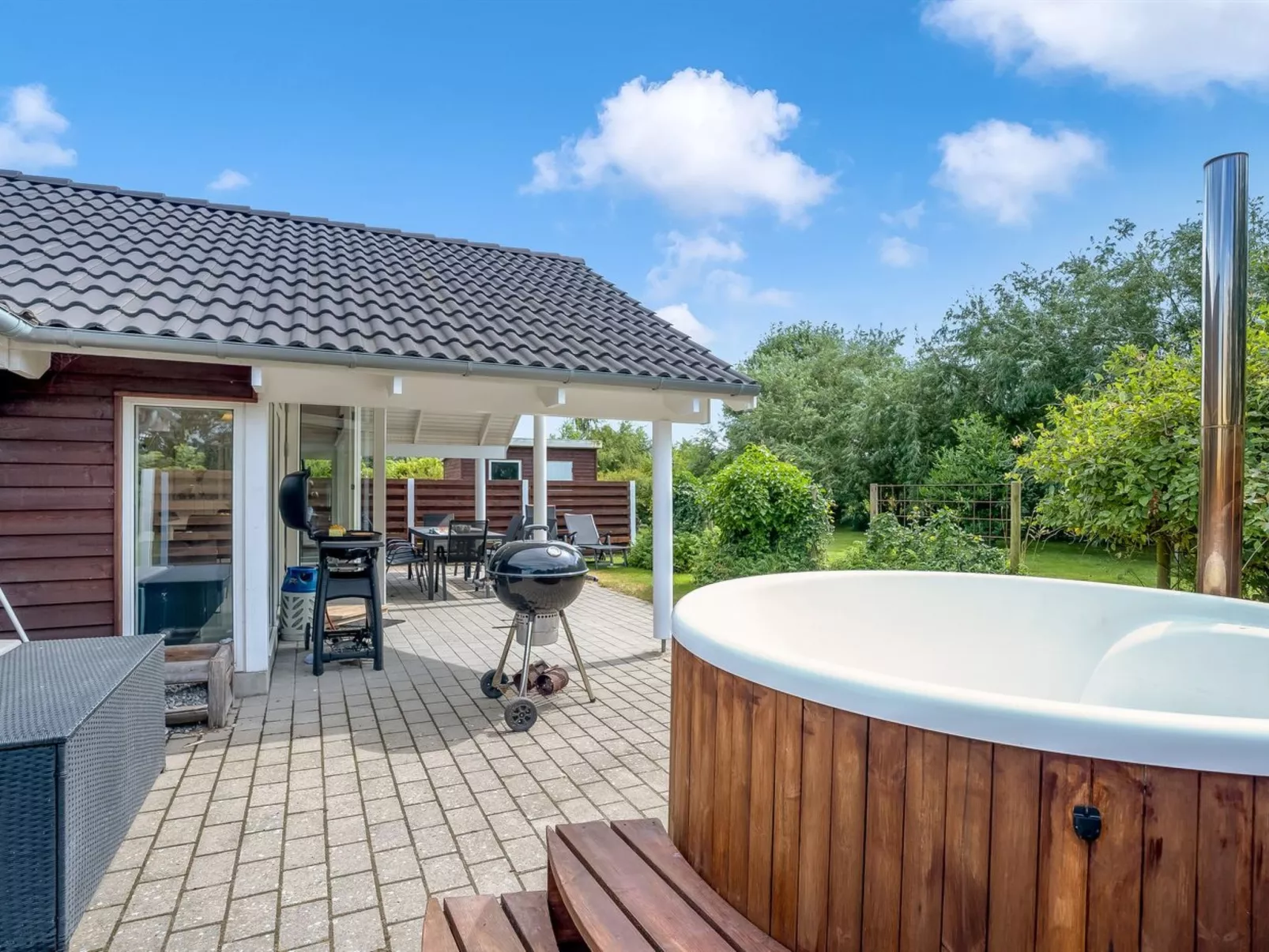 "Mika" - 800m from the sea