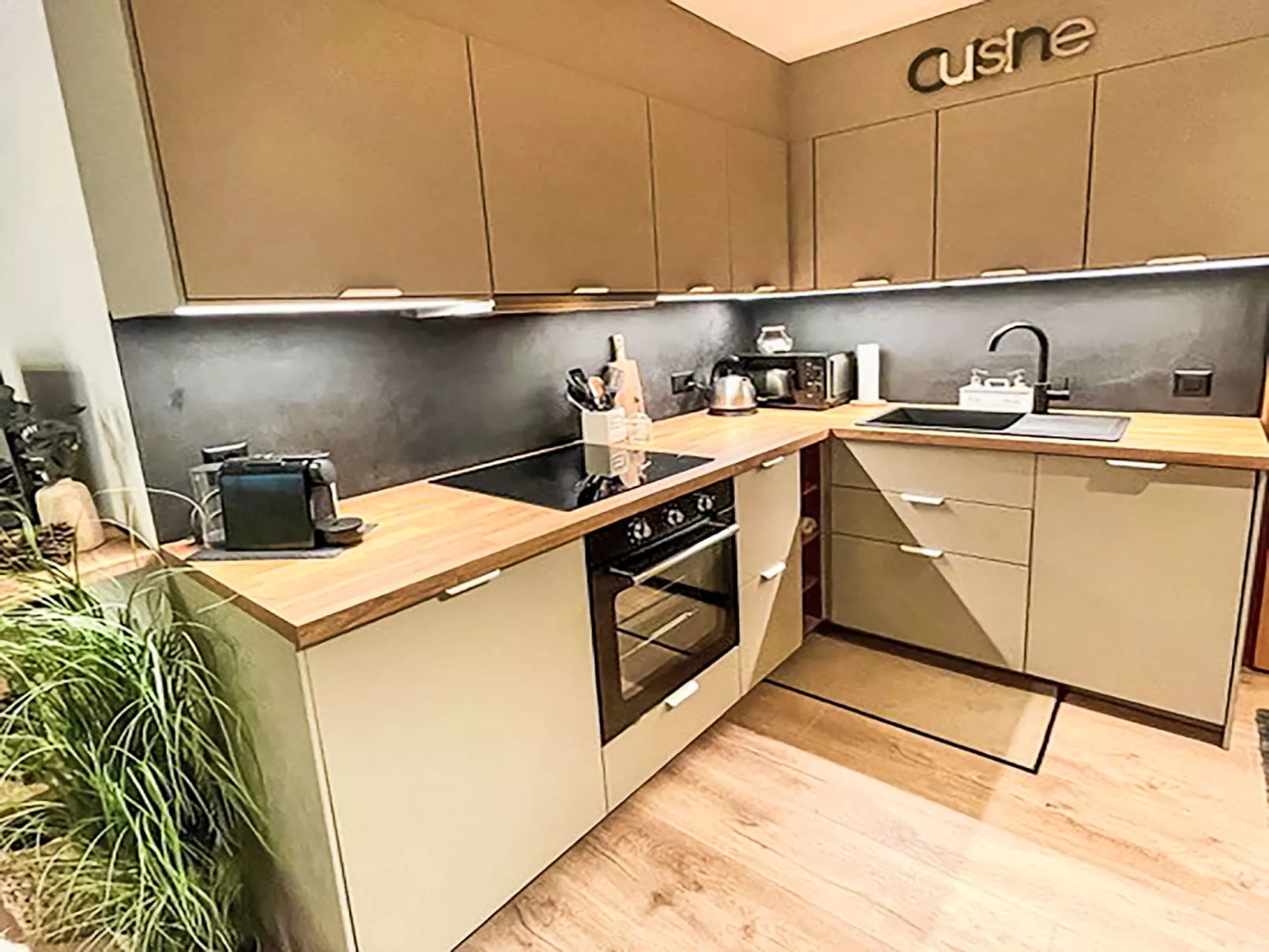 Rochemont B26-Inside