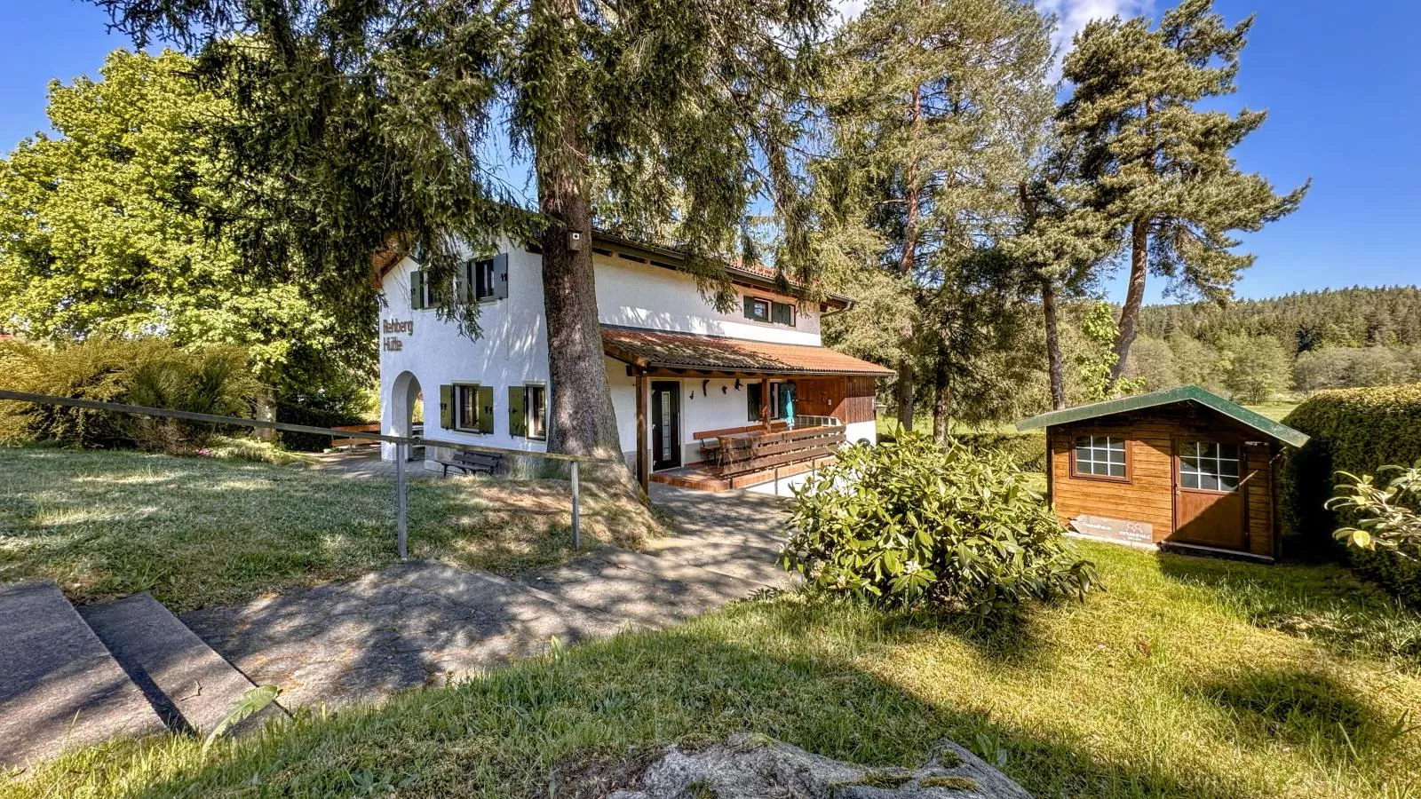 Rehberg Hütte-Exterior in summer