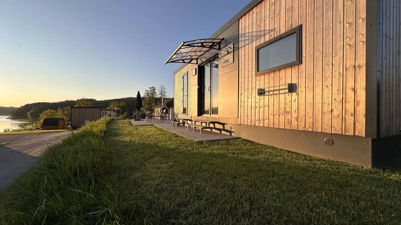 Feriendorf Seeblick - Tiny Chalet Nr 3-Exterior in summer