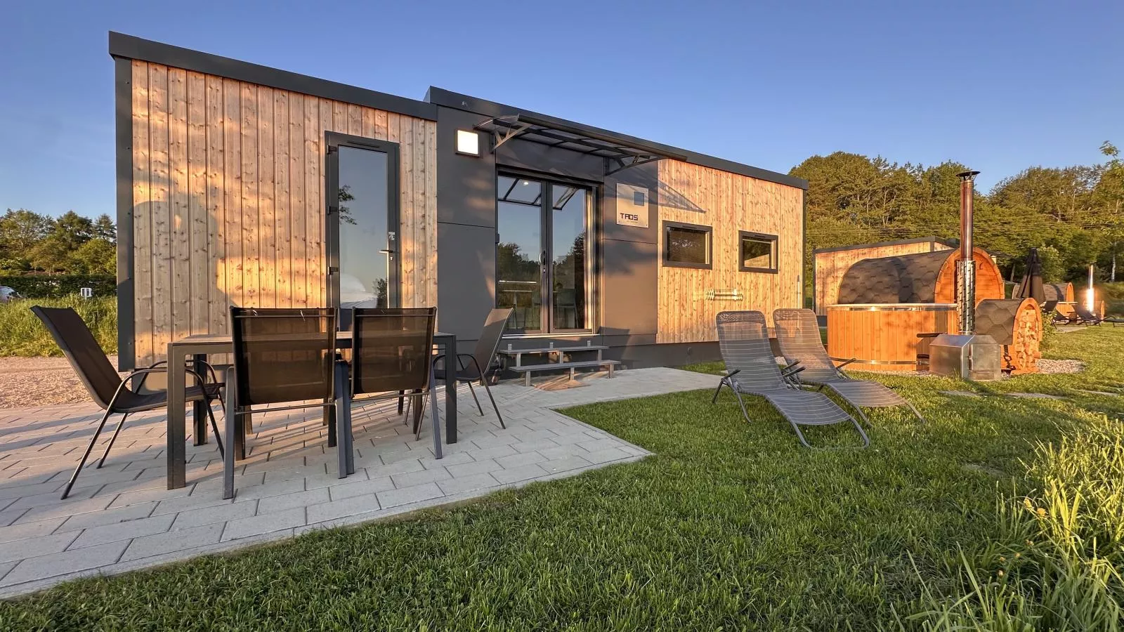 Feriendorf Seeblick - Tiny Chalet Nr 6-Exterior in summer