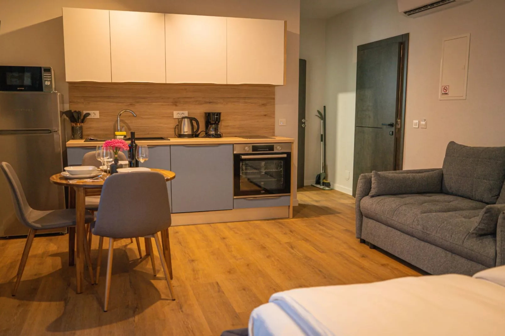 Studio Standard (A1)