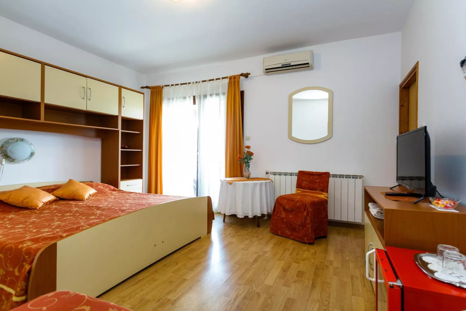 Sunny and Sleek Krk Rooms with Balcony - Standard Double Room with Balcony (owner Zuta)