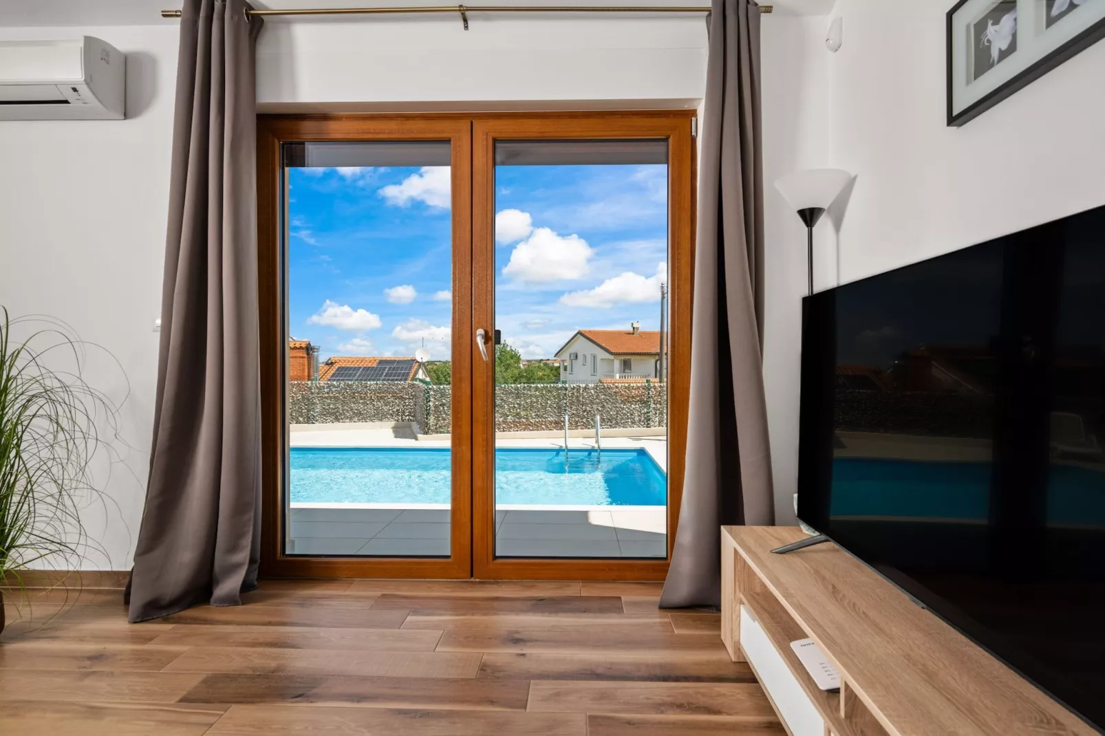 Holiday Home Mlačić - Three Bedroom Holiday Home with Pool