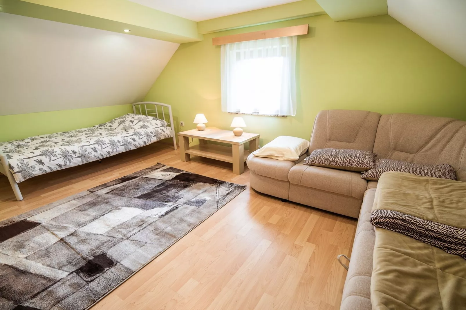 Golden Horizon Holiday Home with Terrace and Garden - One Bedroom Holiday Home with Terrace and Garden