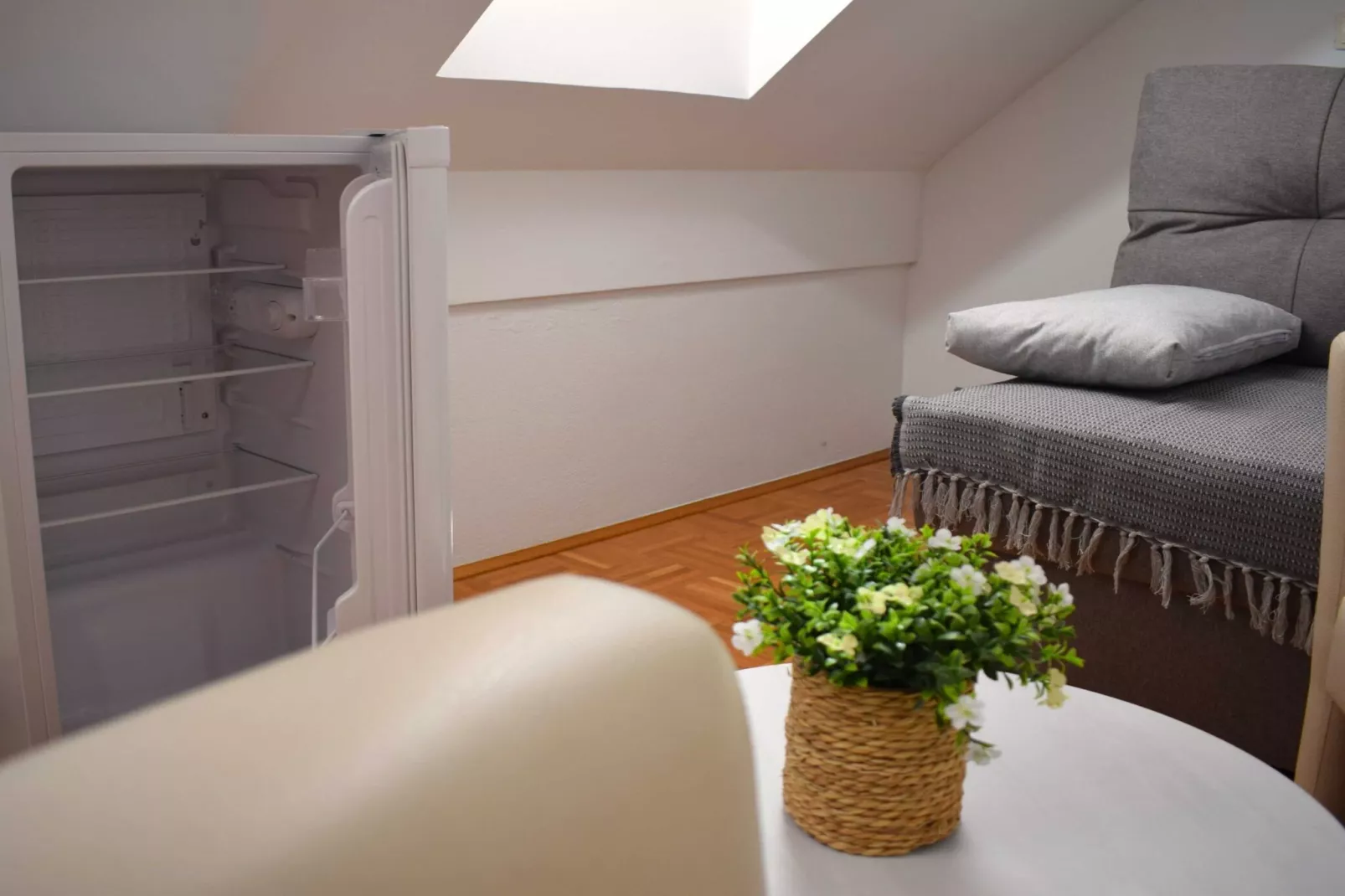 Zevnik Quiet Retreat with Stunning Views and Equestrian Activities - Triple Room with Private  Bathroom