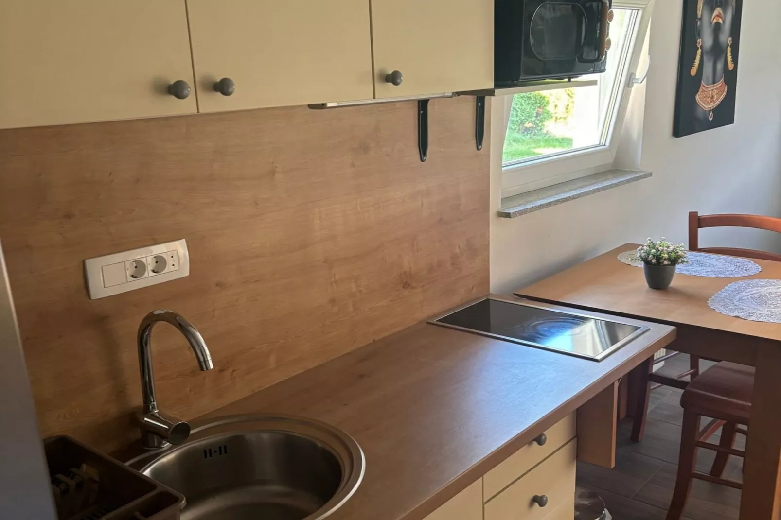 Meadow Tranquil Apartments with Evergreen Garden - Studio Apartment